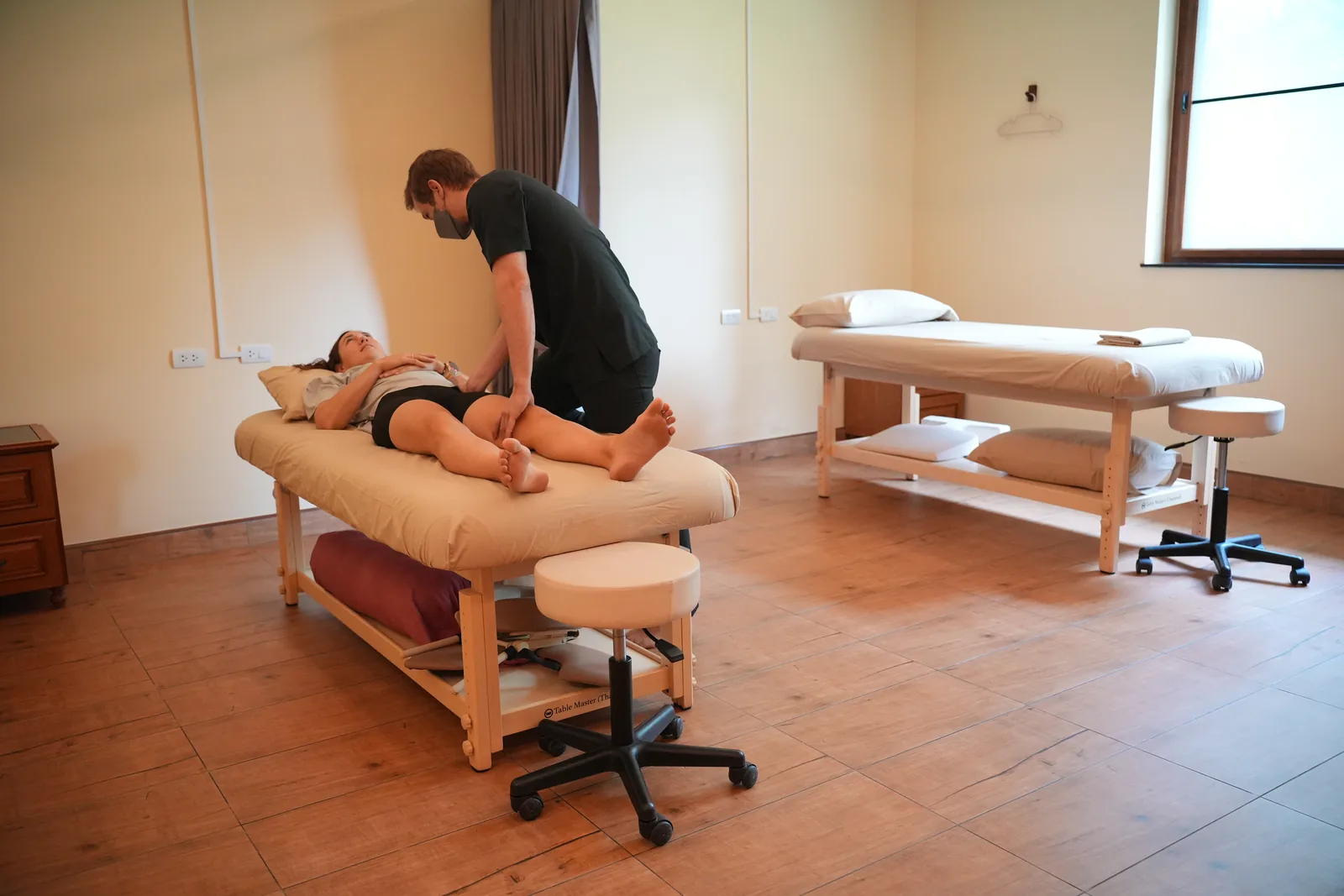 Individual assessment in a bright R&P treatment room.